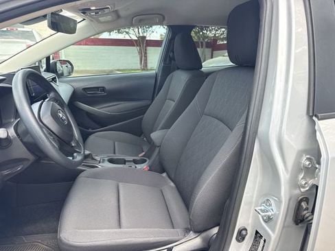 Used 2025 Toyota Corolla LE FWD image 24