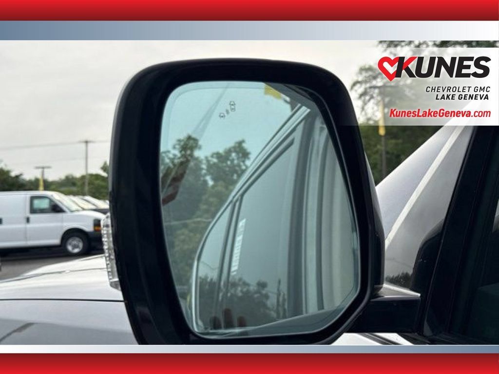 Used 2022 Nissan Armada SV w/ SV Appearance Package AWD/4WD image 25
