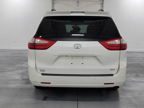 Used 2015 Toyota Sienna XLE Premium image 8