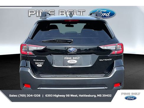 Used 2023 Subaru Outback Premium AWD/4WD image 4