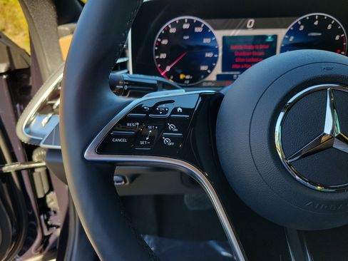 Used 2025 Mercedes-Benz E 450 4MATIC Sedan image 28