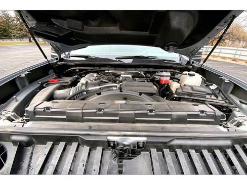 Used 2025 Chevrolet Silverado 2500 ZR2 w/ Technology Package image 12