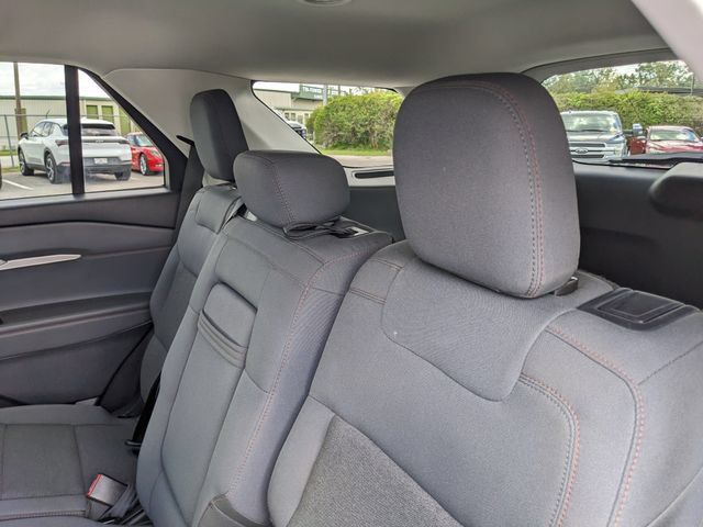 Used 2025 Ford Explorer Active RWD image 19