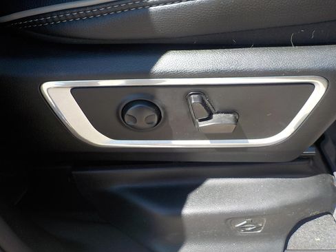 Used 2024 RAM 1500 Laramie AWD/4WD image 23
