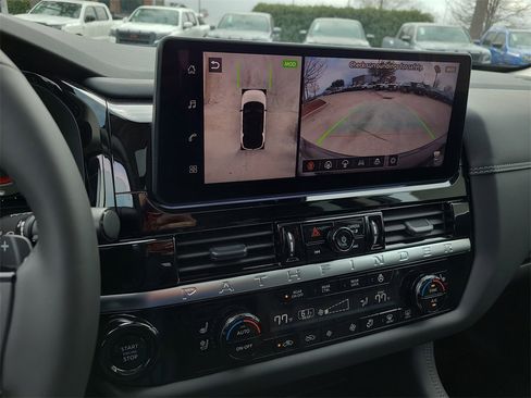 New 2026 Nissan Pathfinder Platinum image 18