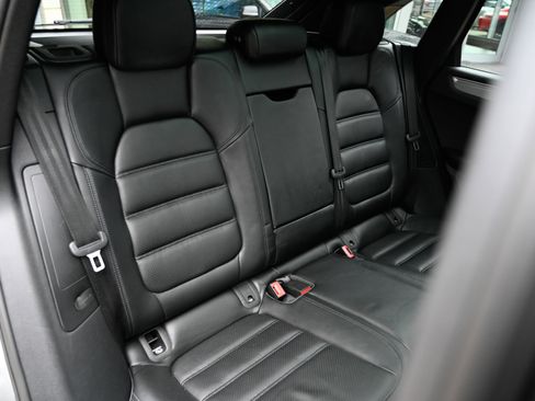 Used 2018 Porsche Macan Turbo image 49