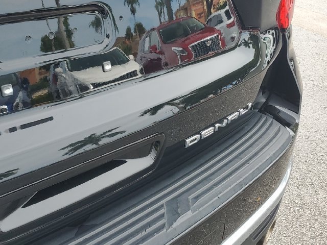 Used 2023 GMC Yukon Denali w/ Denali Reserve Package AWD/4WD image 32