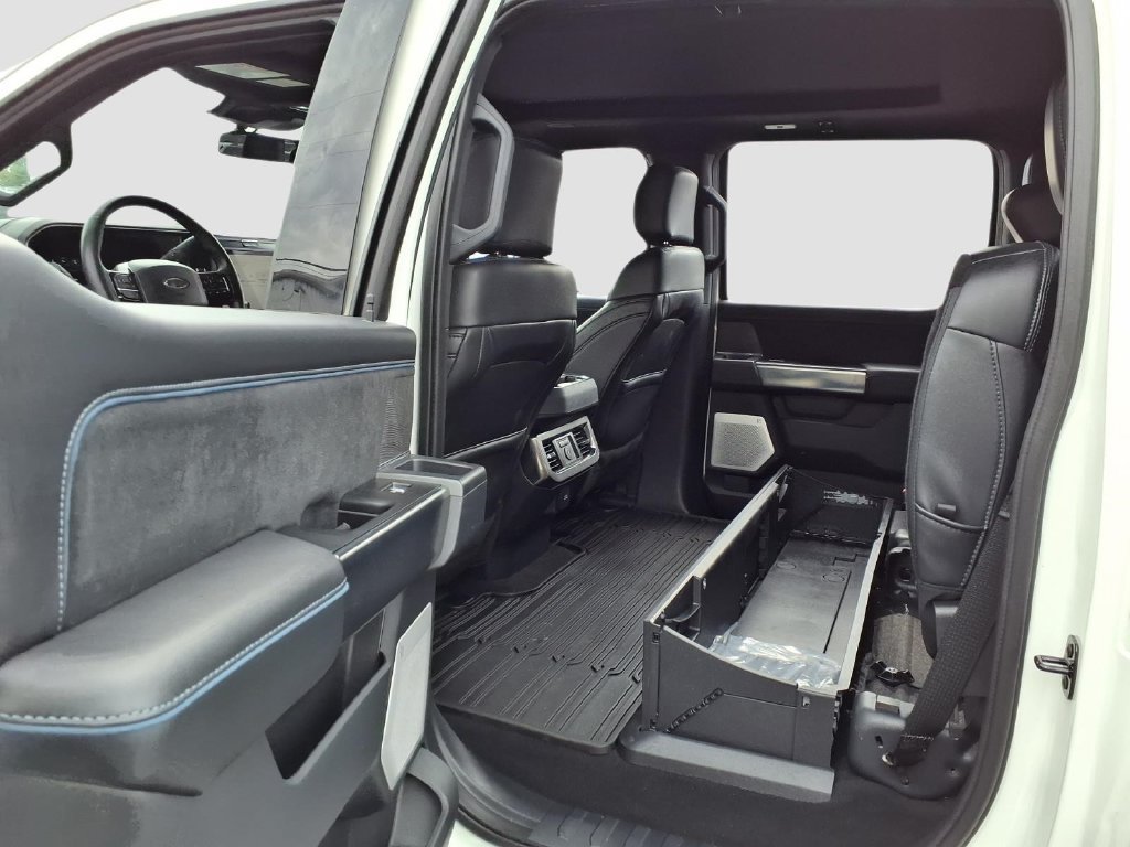 Used 2025 Ford F250 Platinum w/ FX4 Off-Road Package AWD/4WD image 27