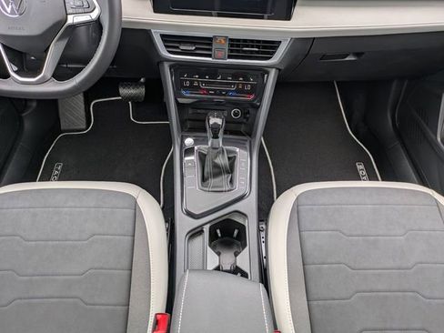 New 2026 Volkswagen Taos SE FWD image 20