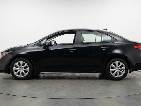 Used 2025 Toyota Corolla LE image 5