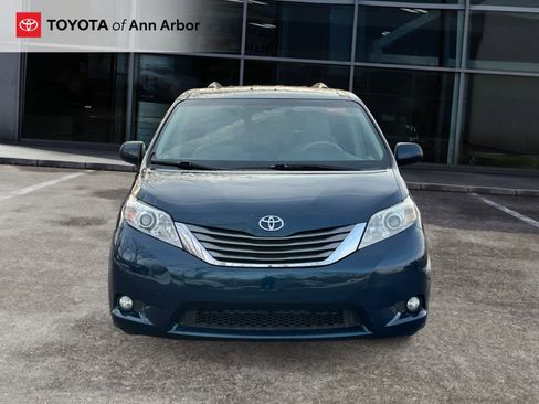 Used 2012 Toyota Sienna XLE image 13