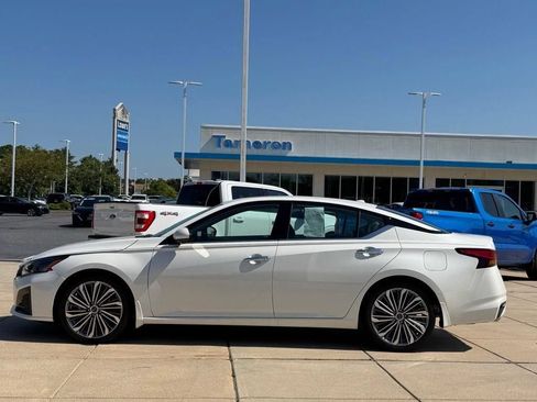 Used 2024 Nissan Altima 2.5 SL FWD image 7