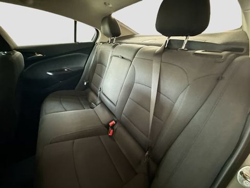 Used 2018 Chevrolet Cruze LT w/ Convenience Package FWD image 24