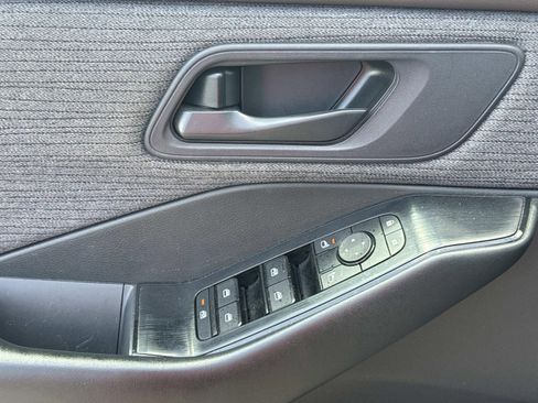 Used 2023 Nissan Rogue S FWD image 20