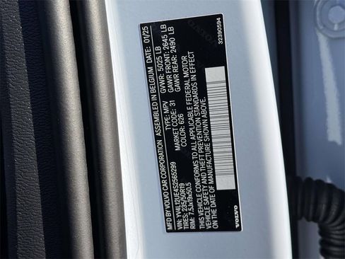 Certified 2025 Volvo XC40 B5 Plus image 17