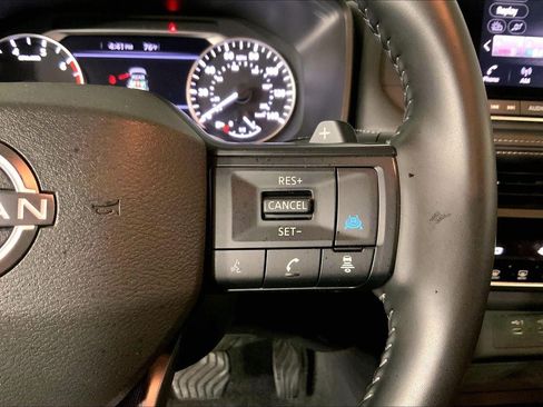 Used 2025 Nissan Rogue SV AWD/4WD image 19
