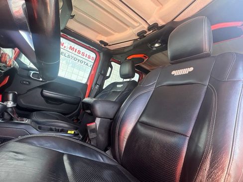 Used 2018 Jeep Wrangler Unlimited Rubicon AWD/4WD image 9