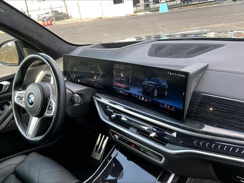 Certified 2024 BMW X7 xDrive40i w/ M Sport Package image 33