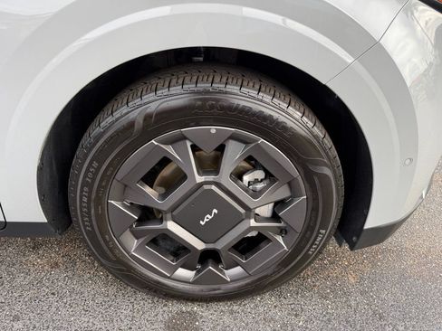 Used 2025 Kia Carnival SX FWD image 38