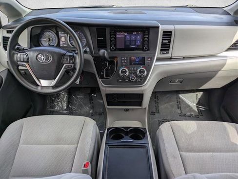 Used 2020 Toyota Sienna LE w/ Protection Package AWD/4WD image 16