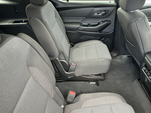 Used 2023 Chevrolet Traverse LT FWD image 12