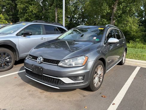 Used 2017 Volkswagen Golf Alltrack S AWD/4WD image 3