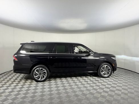 Used 2025 Lincoln Navigator L Reserve AWD/4WD image 7