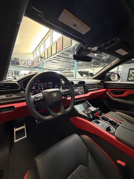 Used 2025 Lamborghini Urus SE AWD/4WD image 15