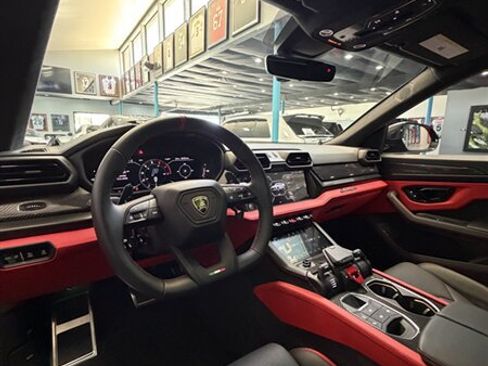 Used 2025 Lamborghini Urus SE AWD/4WD image 15