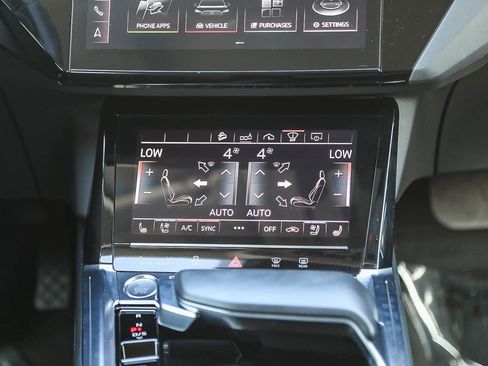 Used 2019 Audi e-tron Prestige w/ Prestige Package AWD/4WD image 14