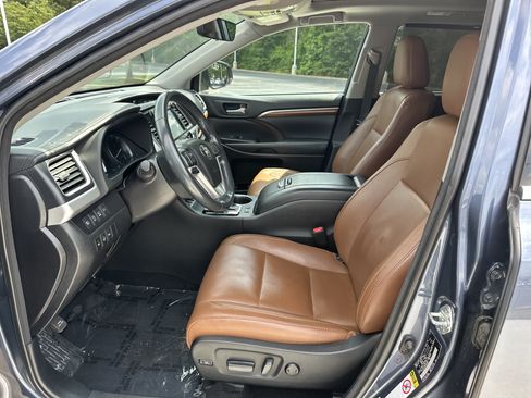 Used 2018 Toyota Highlander Limited Platinum AWD/4WD image 16