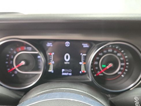 Used 2021 Jeep Wrangler Unlimited Rubicon AWD/4WD image 29