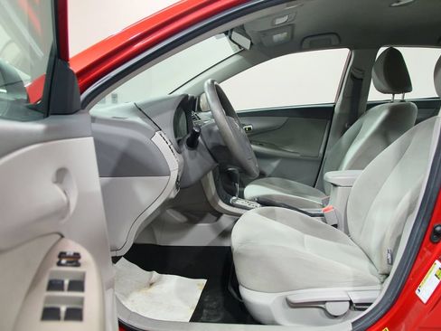 Used 2010 Toyota Corolla LE FWD image 4