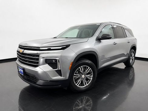Used 2024 Chevrolet Traverse LT w/ LPO, Floor Liner Package FWD image 1