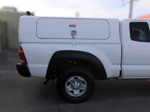 Used 2015 Toyota Tacoma PreRunner image 31