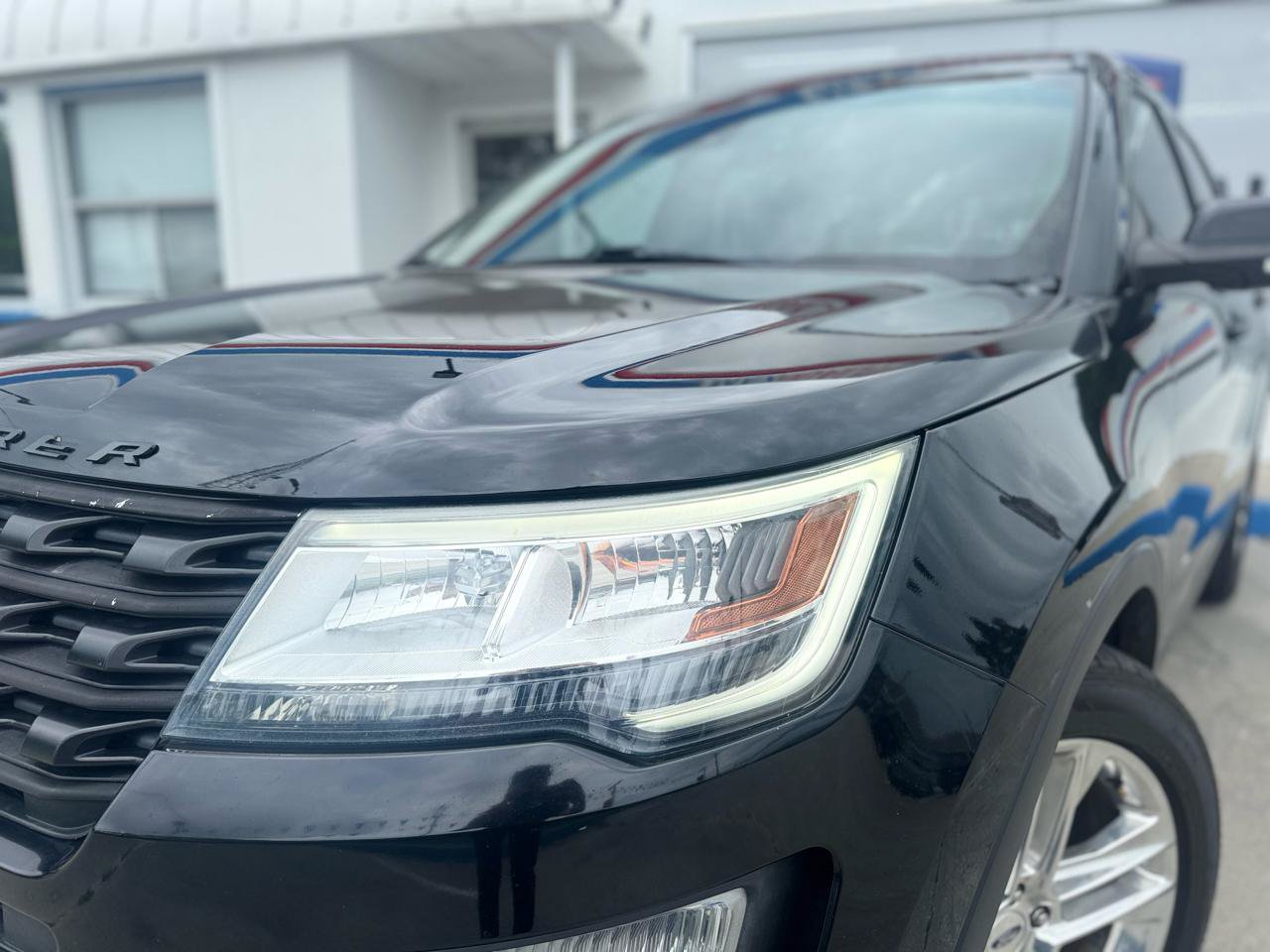 Used 2017 Ford Explorer Limited w/ Equipment Group 301A FWD image 4