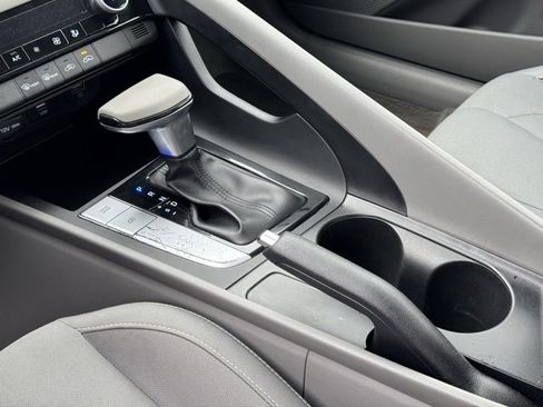 Used 2021 Hyundai Elantra SEL image 16