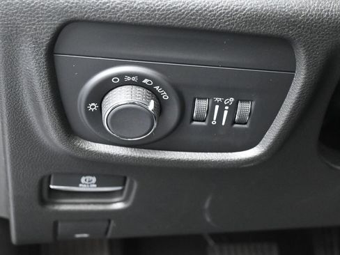 Used 2023 Jeep Grand Cherokee L Laredo image 16