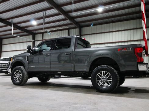 Used 2017 Ford F250 Lariat w/ Lariat Value Package AWD/4WD image 7