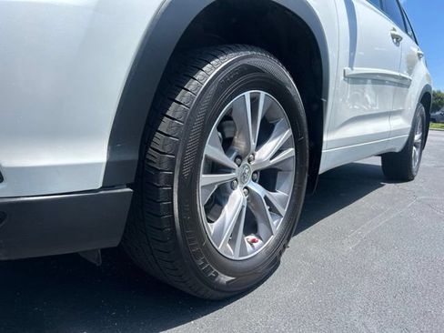 Used 2014 Toyota Highlander XLE AWD/4WD image 14