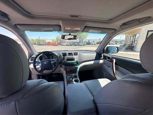 Used 2011 Toyota Highlander Limited w/ Tow Pkg AWD/4WD image 39