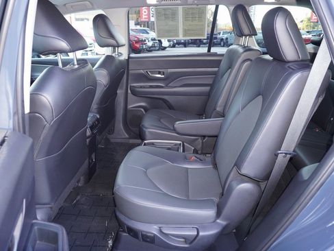 Certified 2025 Toyota Grand Highlander FWD image 11