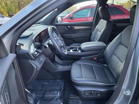 Used 2025 Buick Enclave Preferred image 12