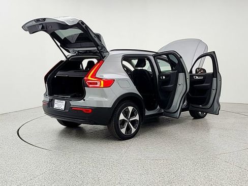Used 2024 Volvo XC40 B5 Plus w/ Protection Package Premier AWD/4WD image 11