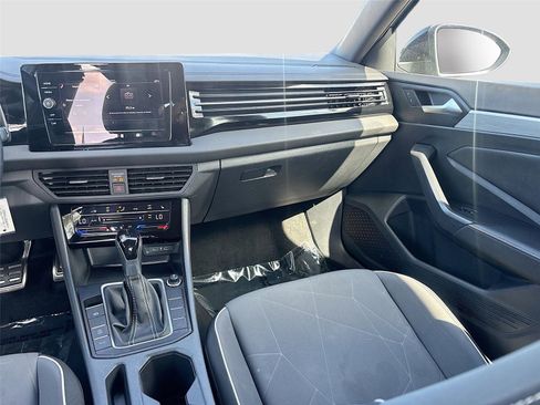 Used 2025 Volkswagen Jetta Sport image 22