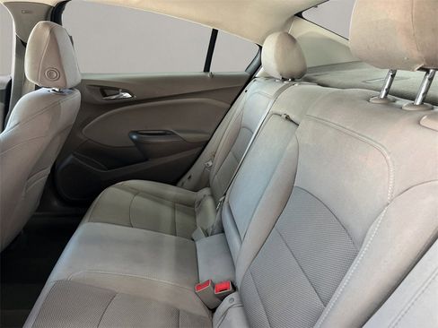 Used 2018 Chevrolet Cruze LT w/ Convenience Package image 12