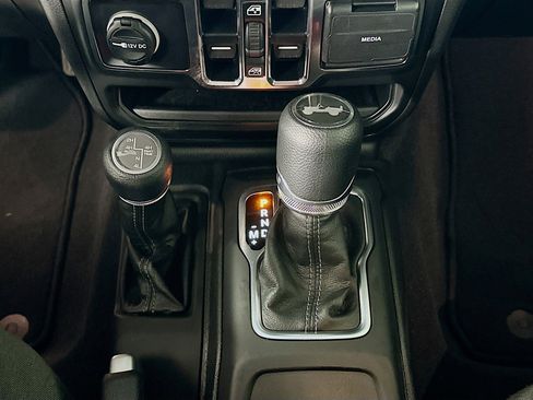 Used 2025 Jeep Wrangler Sahara image 23