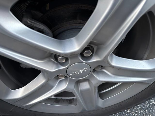Used 2024 Jeep Compass Latitude AWD/4WD image 6