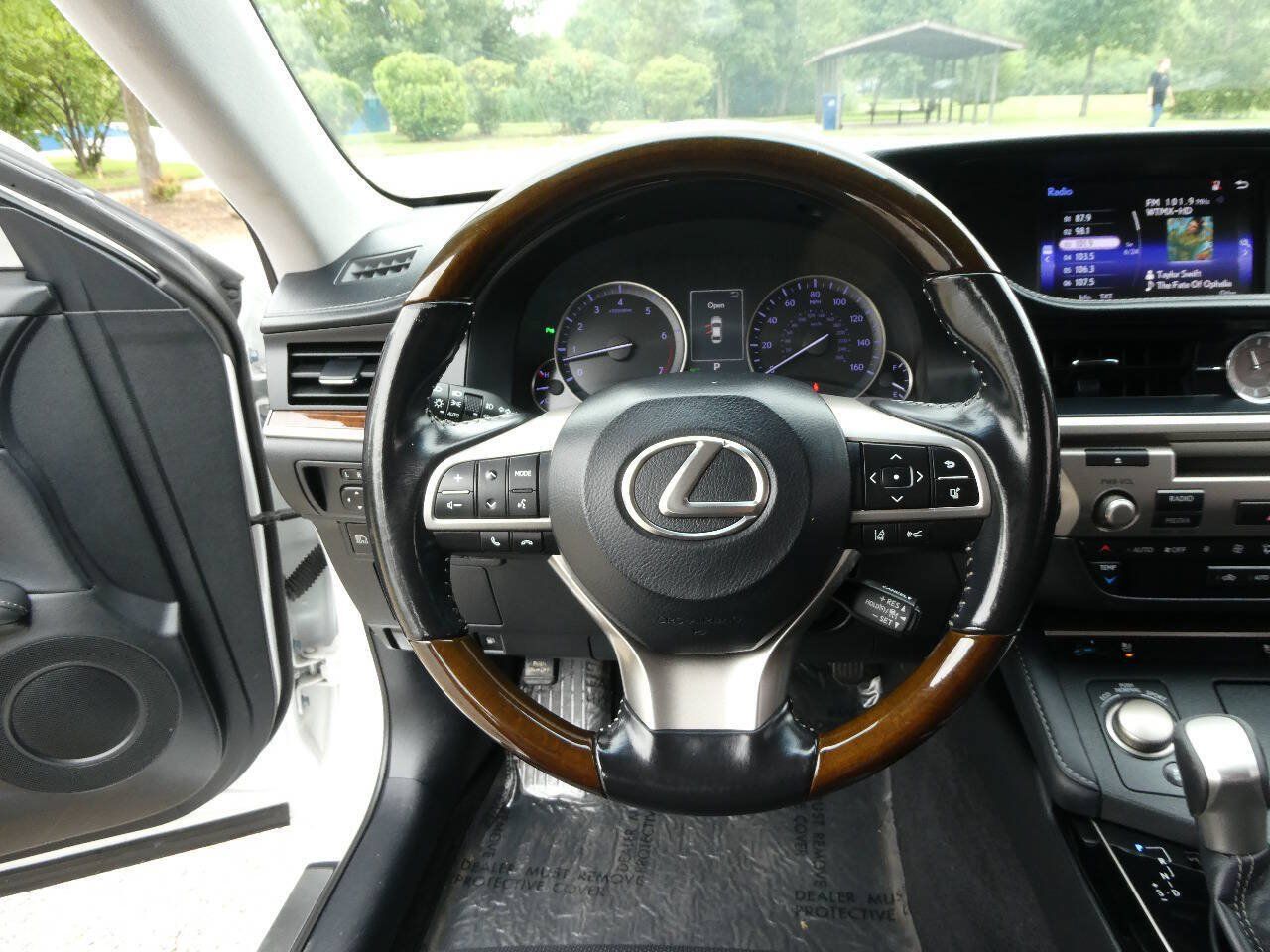 Used 2016 Lexus ES 350 w/ Premium Package w/Wood Trim FWD image 11