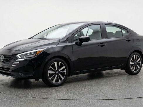 Used 2025 Nissan Versa SV image 3